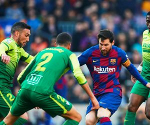 epa08237823 FC Barcelona's Argentinian striker Lionel Messi (2-R) in action against Eibar players (L-R) Anaitz Arbilla, Esteban Burgos, and Pape Diop during the Spanish La Liga soccer match between FC Barcelona and SD Eibar at Camp Nou in Barcelona, Spain, 22 February 2020.  EPA/ALEJANDRO GARCIA