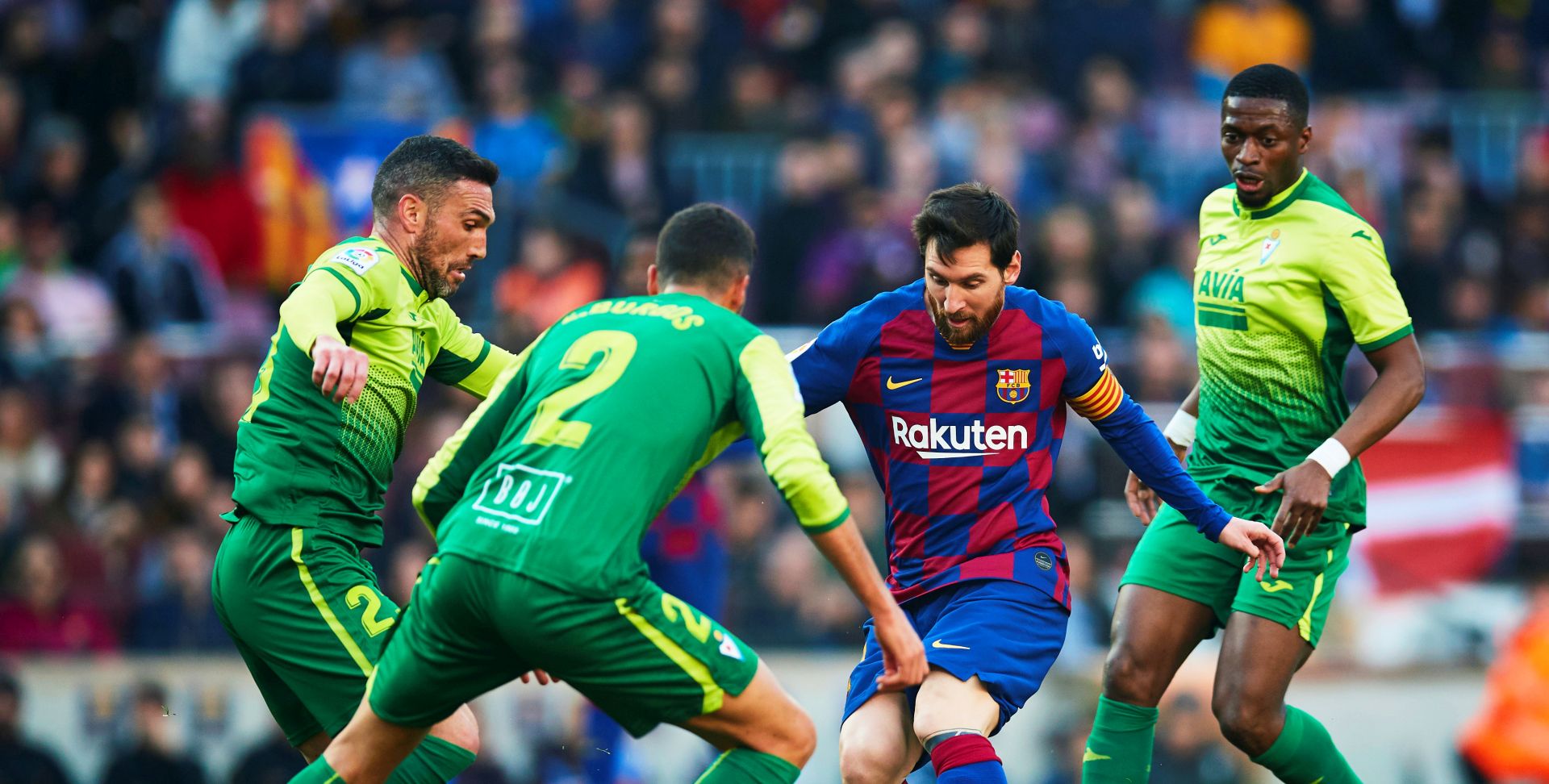 epa08237823 FC Barcelona's Argentinian striker Lionel Messi (2-R) in action against Eibar players (L-R) Anaitz Arbilla, Esteban Burgos, and Pape Diop during the Spanish La Liga soccer match between FC Barcelona and SD Eibar at Camp Nou in Barcelona, Spain, 22 February 2020.  EPA/ALEJANDRO GARCIA