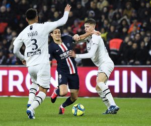 epa08242332 Paris Saint-Germain's Edinson Cavani (C) in action against Bordeaux players Pablo Nascimento Castro (L) and Toma Basic (R) during the French Ligue 1 soccer match between Paris Saint-Germain (PSG) and Girondins Bordeau​x at the Parc des Princes stadium in Pa​ris, France, 23 February 2020.  EPA/JULIEN DE ROSA