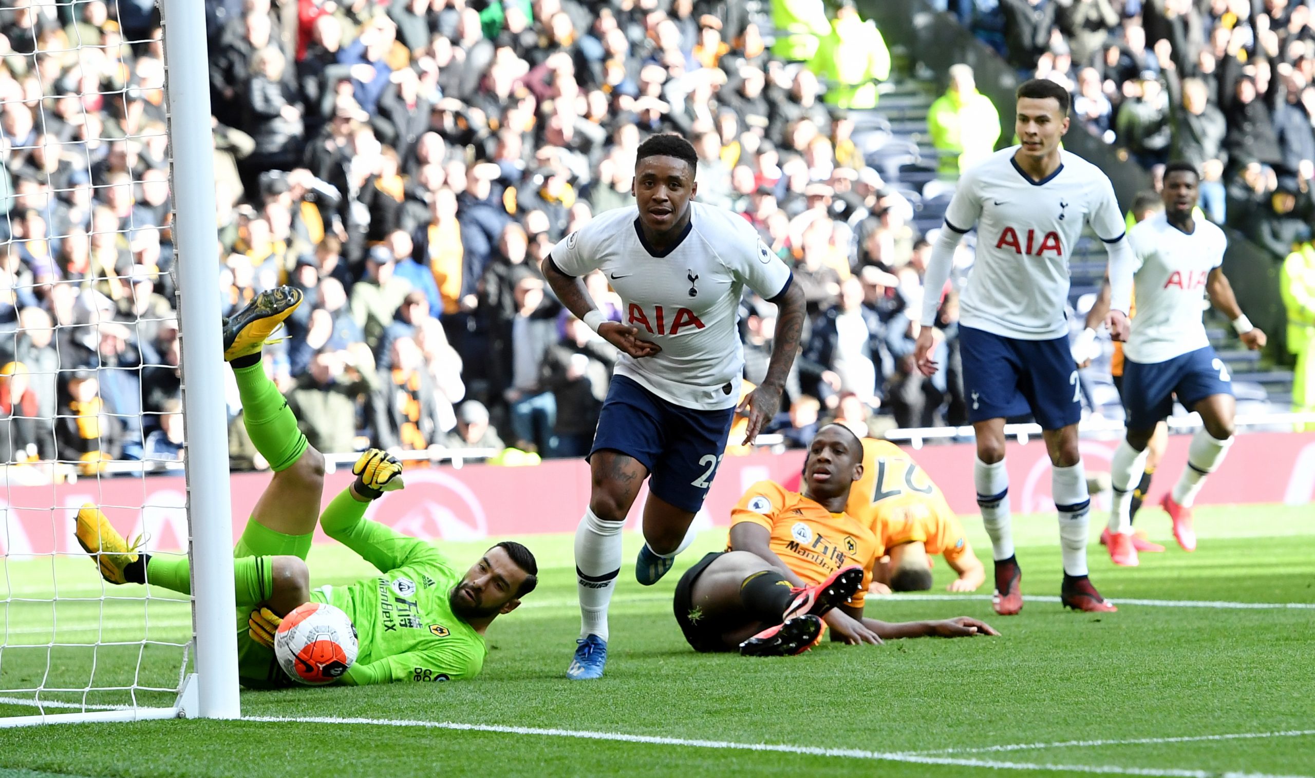 epa08262200 Steven Bergwijn of Tottenham Hotspur (C) celebrates scoring a goal during the English Premier League match between Tottenham Hotspur and Wolverhampton Wanderers held at the Tottenham stadium in London, Britain, 01 March 2020.  EPA/FACUNDO ARRIZABALAGA EDITORIAL USE ONLY. No use with unauthorized audio, video, data, fixture lists, club/league logos or 'live' services. Online in-match use limited to 120 images, no video emulation. No use in betting, games or single club/league/player publications