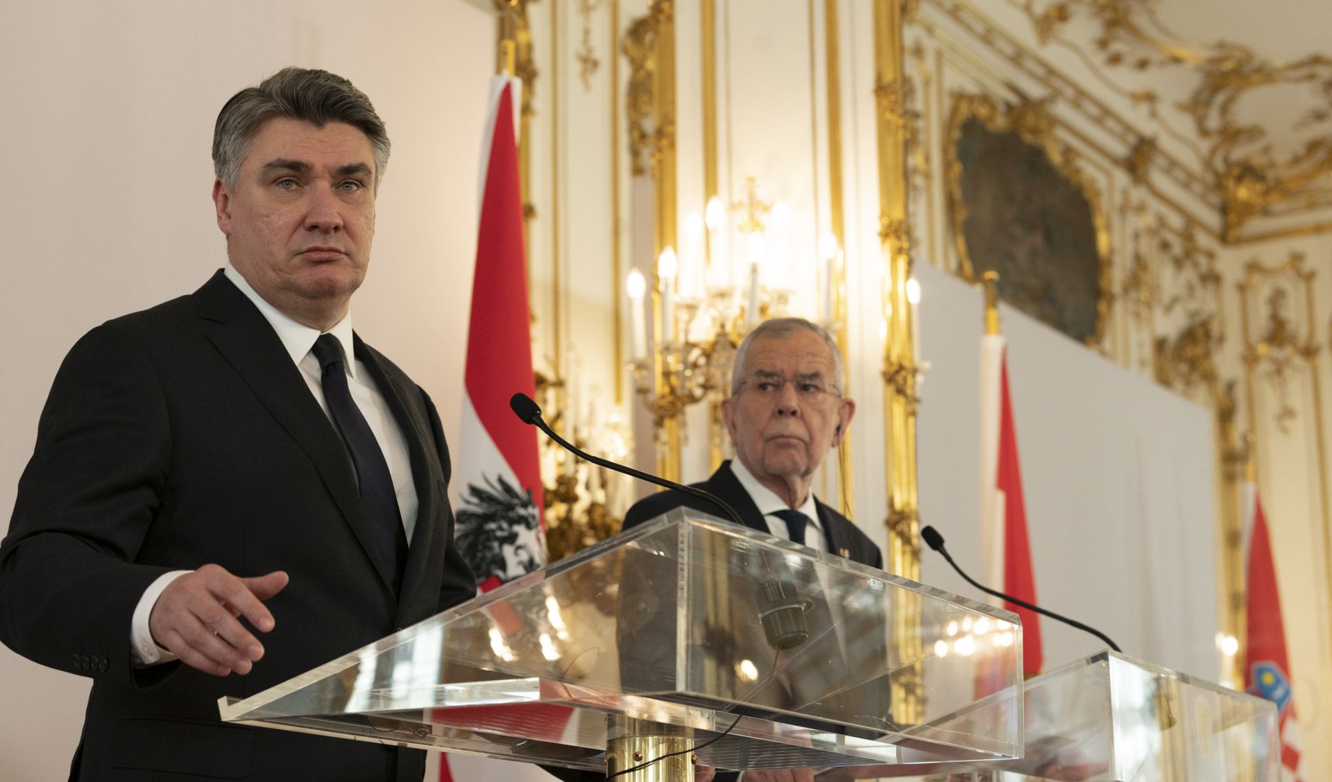 epa08264676 Croatian President Zoran Milanovic (L) and Austrian Federal President Alexander Van der Bellen (R) hold a joint press conference following their talks at the Presidential residence of Hofburg Palace, in Vienna, Austria, 02 March 2020. Milanovic is in Austria on an official visit.  EPA/DANIEL NOVOTNY