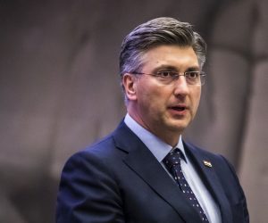 Split, 08.03.2020. - Pred unutarstranačke izbore HDZ-a predstavljen je tim 'Odvažno za Hrvatsku' u Splitu. Na fotografiji Andrej Plenković. foto HINA/ Miroslav LELAS/ lm