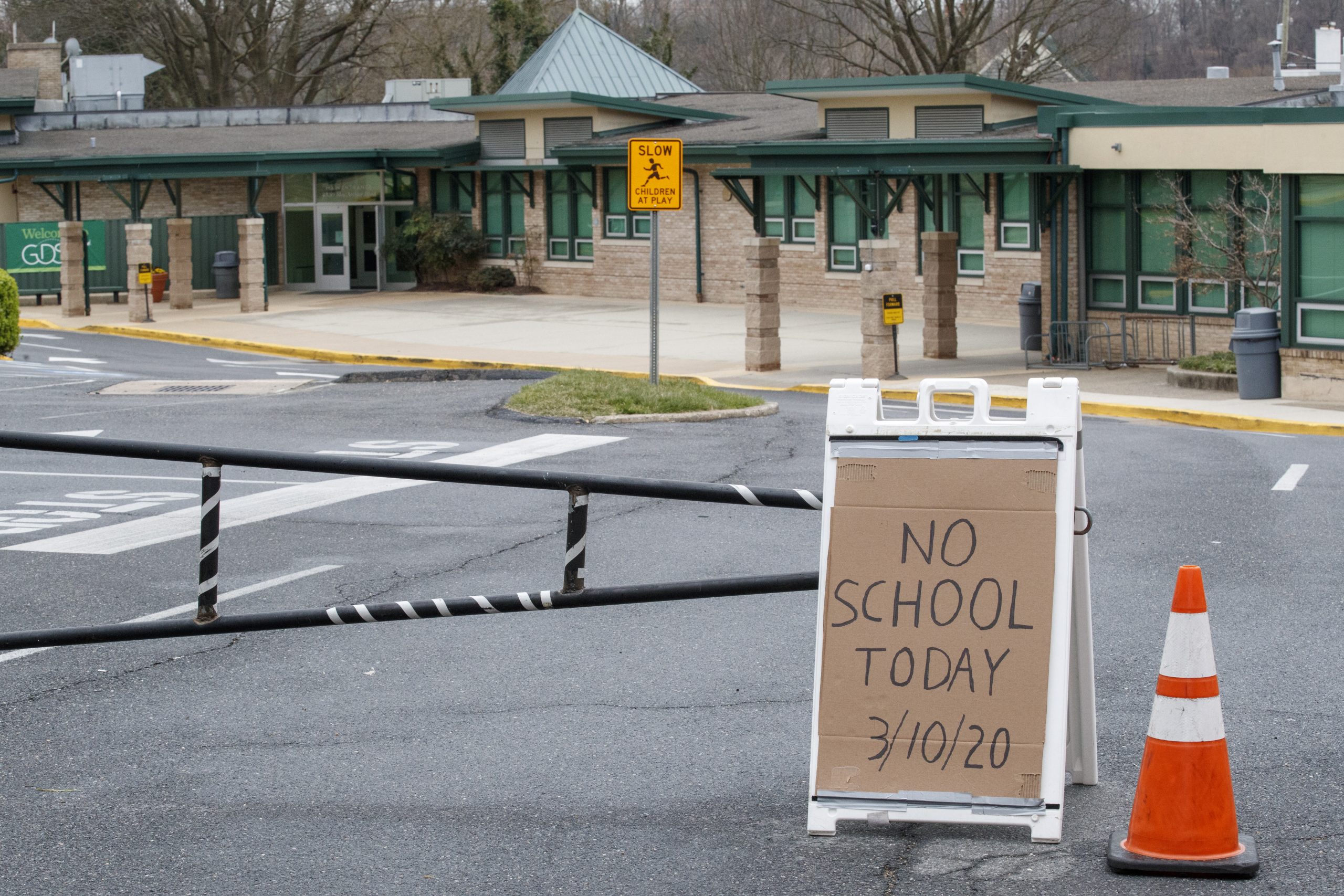 epa08283564 Georgetown Day School is closed for the day in efforts to mitigate the spread of the COVID-19 coronavirus in Washington, DC, USA, 10 March 2020. There are 761 confirmed cases with 27 deaths in the US as the COVID-19 coronavirus continues to spread.  EPA/SHAWN THEW