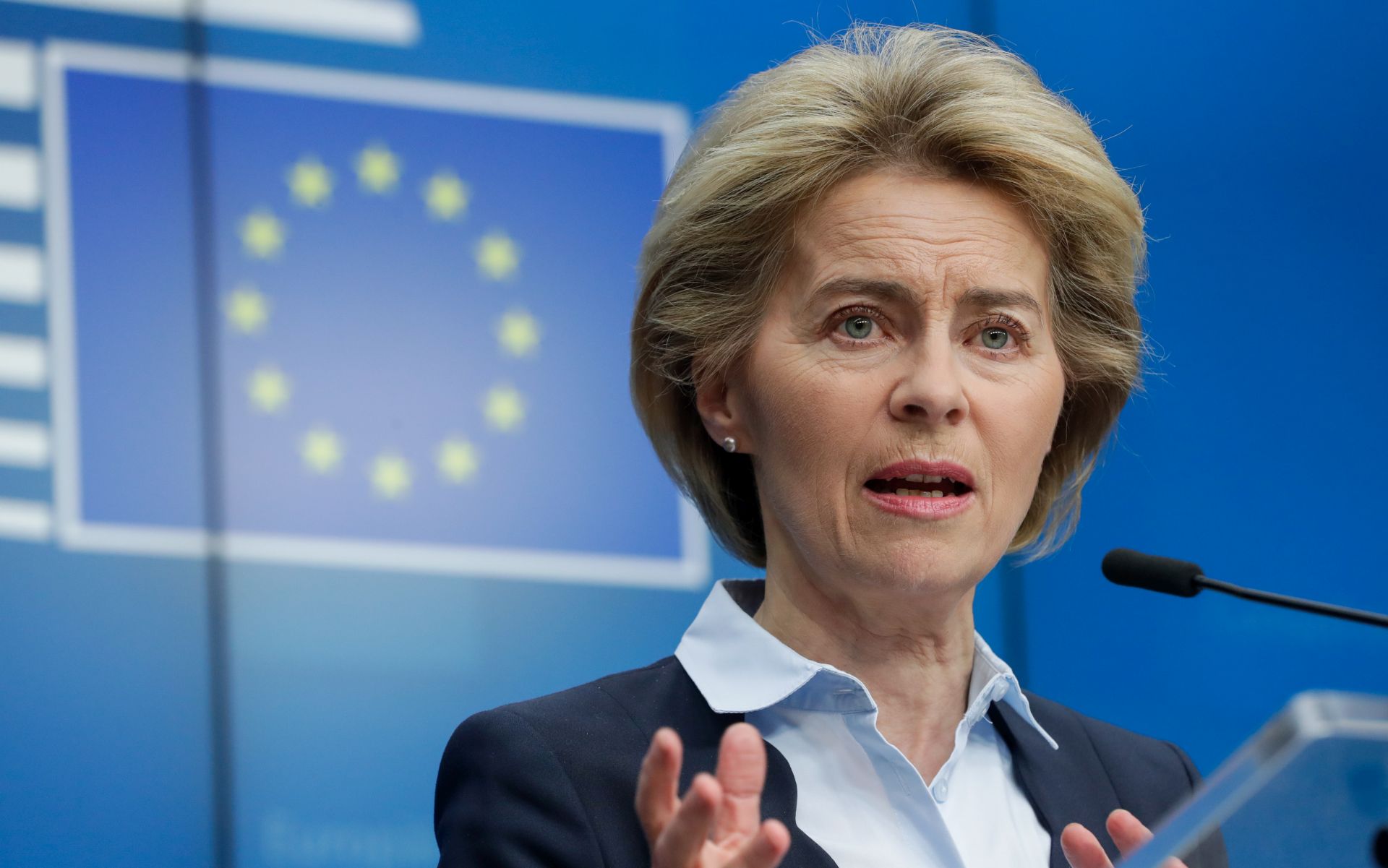 epa08284365 European Commission President Ursula Von Der Leyen gives a joint press conference with European Council President Charles Michel after a conference call with European leaders on Coronavirus, COVID-19, at the European Council, Brussels, Belgium, 10 March 2020.  EPA/STEPHANIE LECOCQ