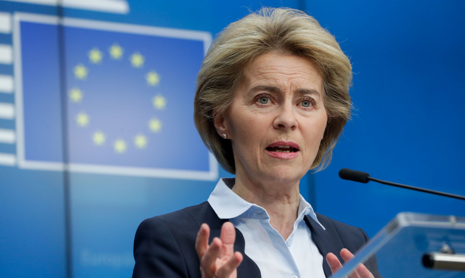 epa08284365 European Commission President Ursula Von Der Leyen gives a joint press conference with European Council President Charles Michel after a conference call with European leaders on Coronavirus, COVID-19, at the European Council, Brussels, Belgium, 10 March 2020.  EPA/STEPHANIE LECOCQ