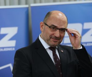 Zagreb, 15.03.2020. - Tim "Opcija za promjene" dočekuje u Hotelu Panorama rezultate unutarstranačkih izbora u HDZ-u. Na fotografiji Milijan Brkić. foto HINA/ Lana SLIVAR DOMINIĆ/ lsd