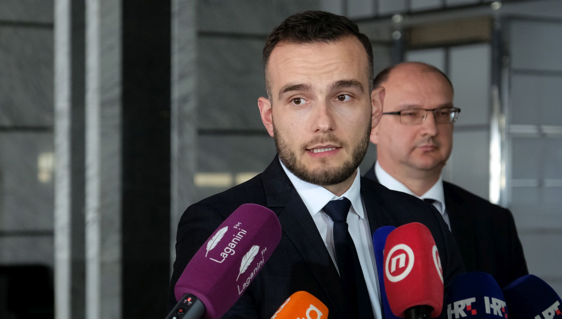Zagreb, 209.03.2020. - Ministar rada i mirovinskoga sustava Josip Aladrović i ravnatelj Hrvatskog zavoda za zapošljavanje Ante Lončar dali su izjave vezano uz novu mjeru Potpora za očuvanje radnih mjesta u djelatnostima pogođenima koronavirusom (COVID – 19) koju je danas donijelo Upravno vijeće HZZ-a i za koju zaprimanje zahtjeva započinje u ponedjeljak 23. ožujka 2020.
Na fotografiji Josip Aladrović.
foto HINA/ Edvard ŠUŠAK/ es