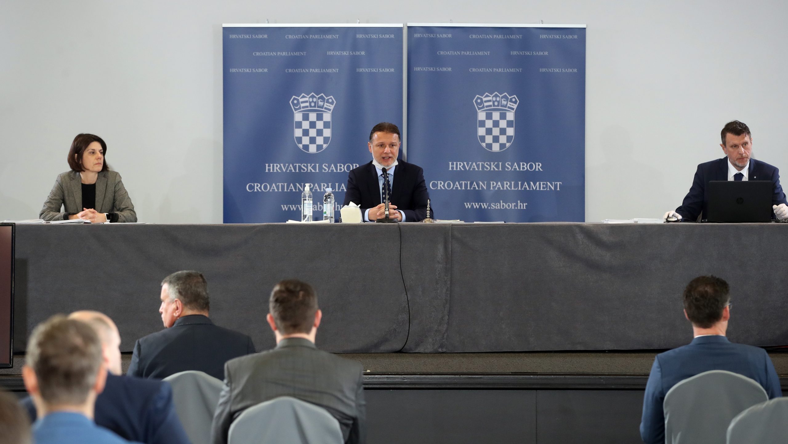 Zagreb, 25.03.2020 - Nastavak sjednice Hrvatskog sabora u podrumu zgrade INA-e u ubicevoj ulici u Zagrebu. Na slici predsjednik Hrvatskog sabora Gordan Jandrokovic.
foto HINA/ Damir SENCAR/ ds