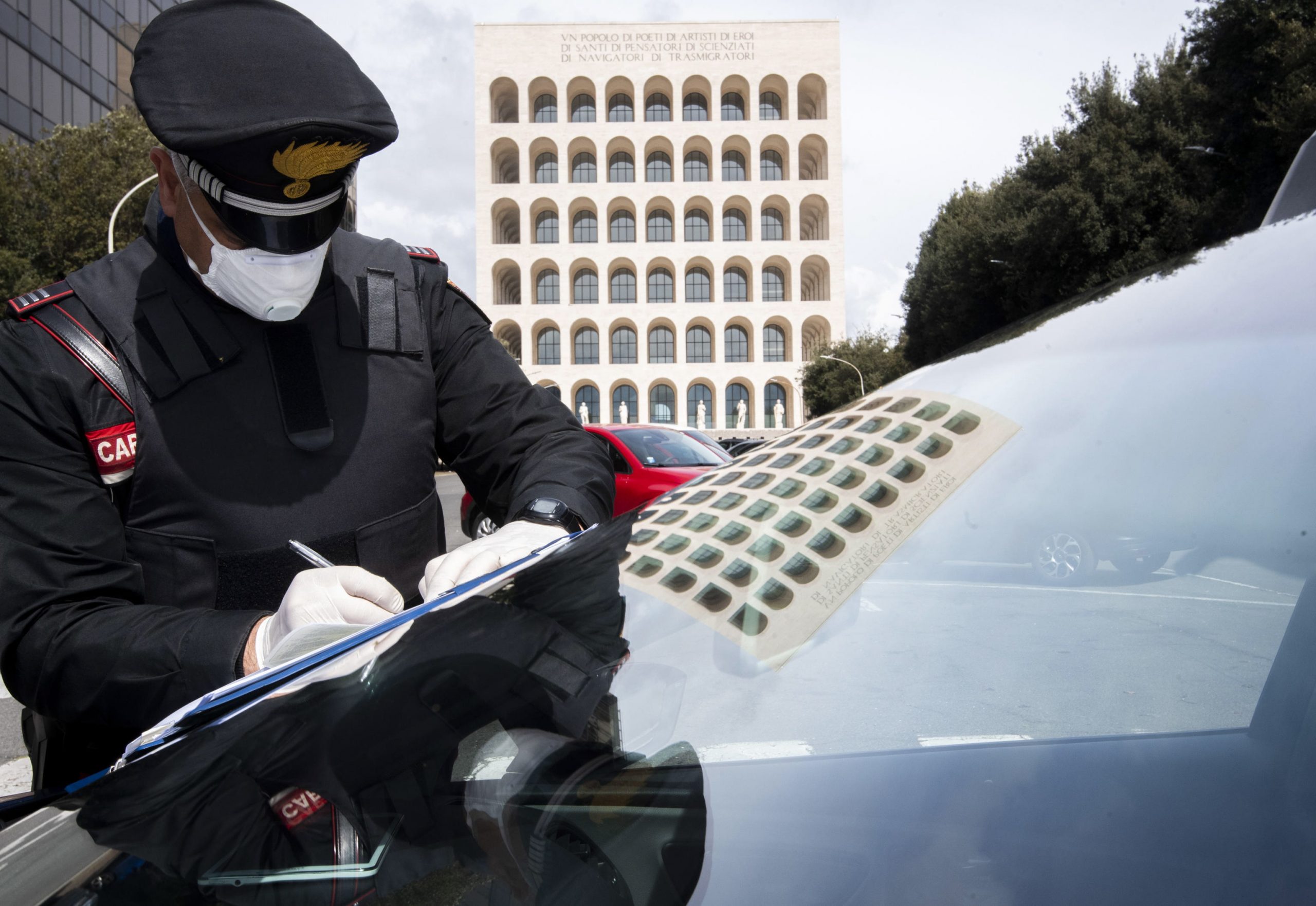 epa08326369 An Italian Carabinieri controls a vehicle at a check point during the nationwide coronavirus lockdown, in Rome, Italy, 27 March 2020. Countries around the world take measures to stem the widespread of the SARS-CoV-2 coronavirus which causes the Covid-19 disease.  EPA/CLAUDIO PERI