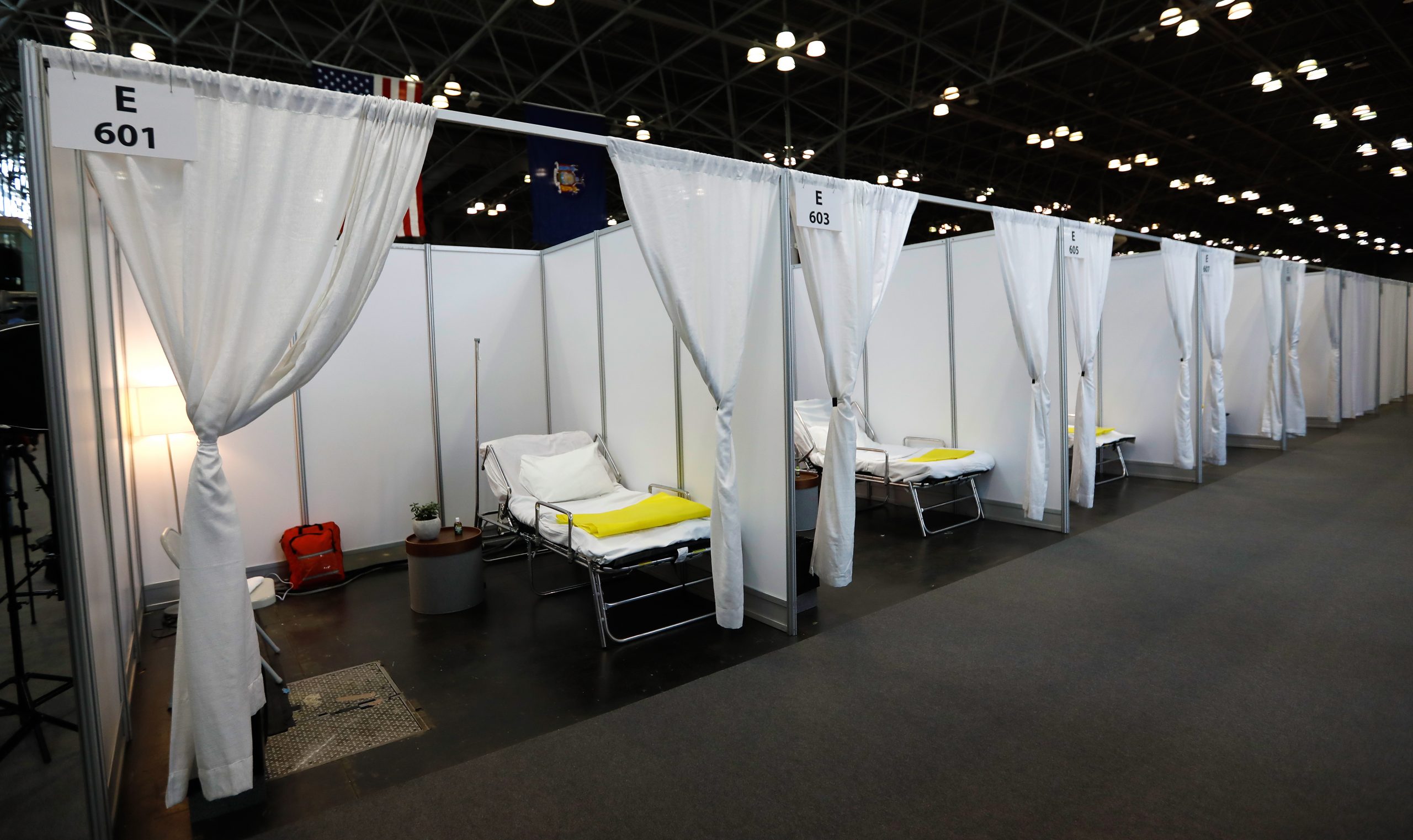 epa08327203 The makeshift medical facility on display for potential coronavirus covid-19 patients at the Jacob Javits Convention Center in New York, New York, USA, 27 March 2020. New York City is now an epicenter of coronavirus COVID-19, the disease caused by the virus, New York City has reported over 20,000 confirmed cases and more than 500 deaths.  EPA/Peter Foley