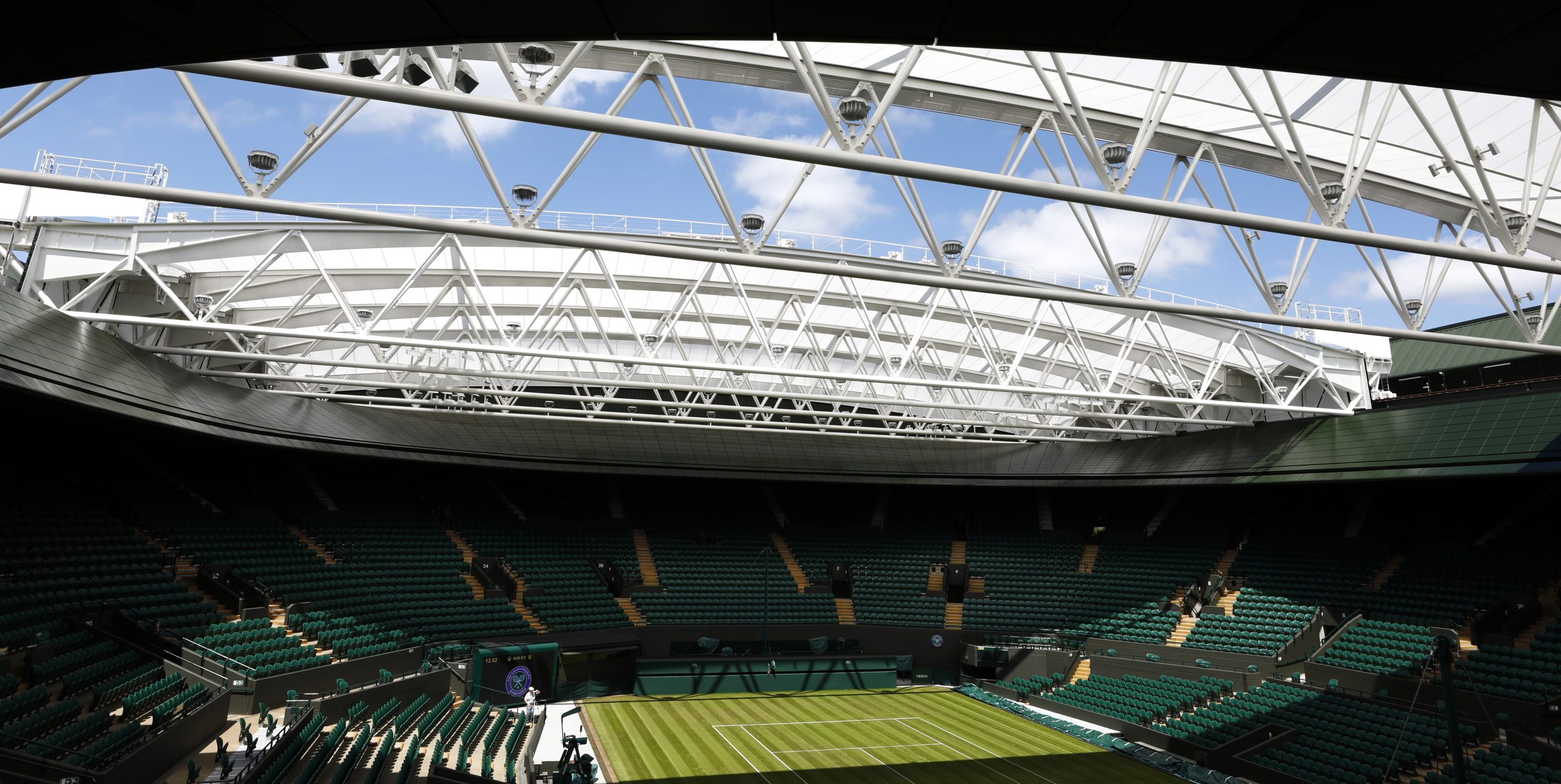 epa08331263 (FILE) -General view of Court No. 1 with the new moveable roof construction during the Wimbledon Championships at the All England Lawn Tennis Club, in London, Britain, 30 June 2019.  According to reports on 30 March 2020, All England Lawn Tennis Club (AELTC) will postpone the 2020 tournament, to be announced after a board meeting on 01 April 2020.  EPA/NIC BOTHMA EDITORIAL USE ONLY/NO COMMERCIAL SALES *** Local Caption *** 55309595