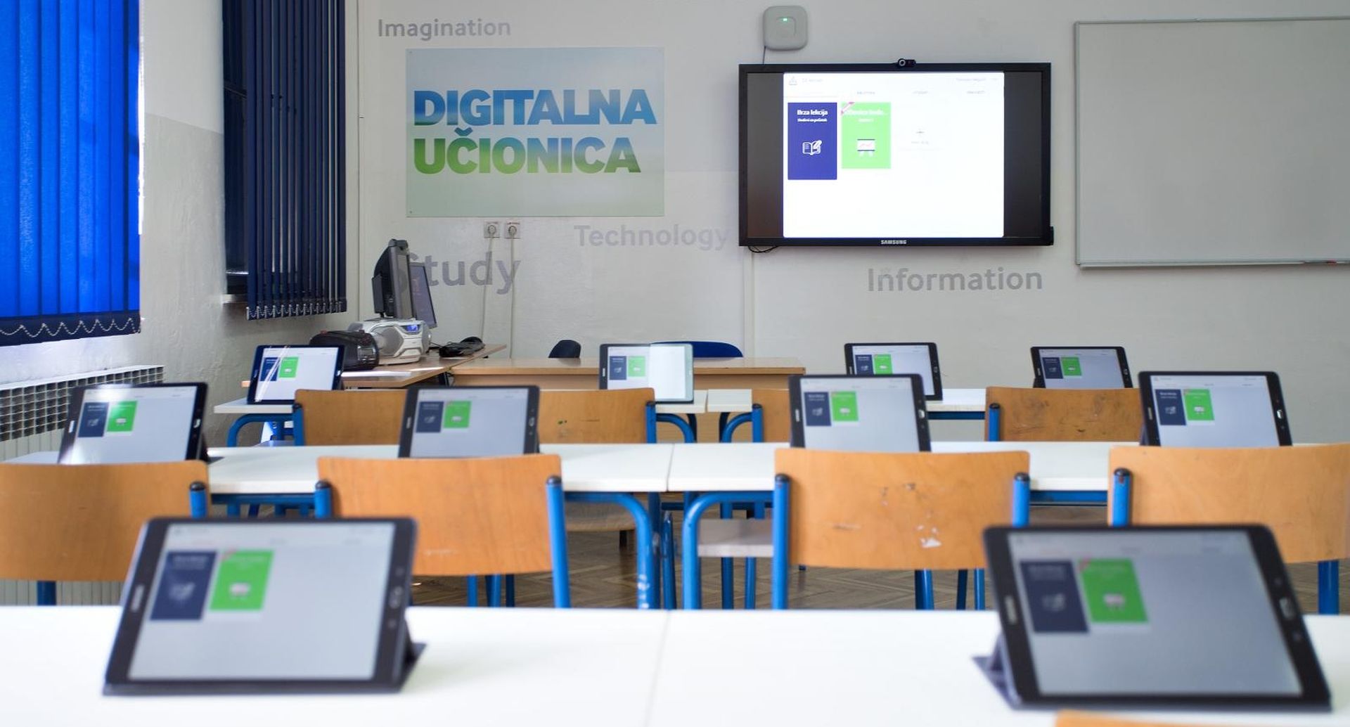 01.04.2016., Zagreb -  Svecano otvorenje Carnetove i Samsungove digitalne ucionice u OS Horvati. 
Photo: Davor Puklavec/PIXSELL