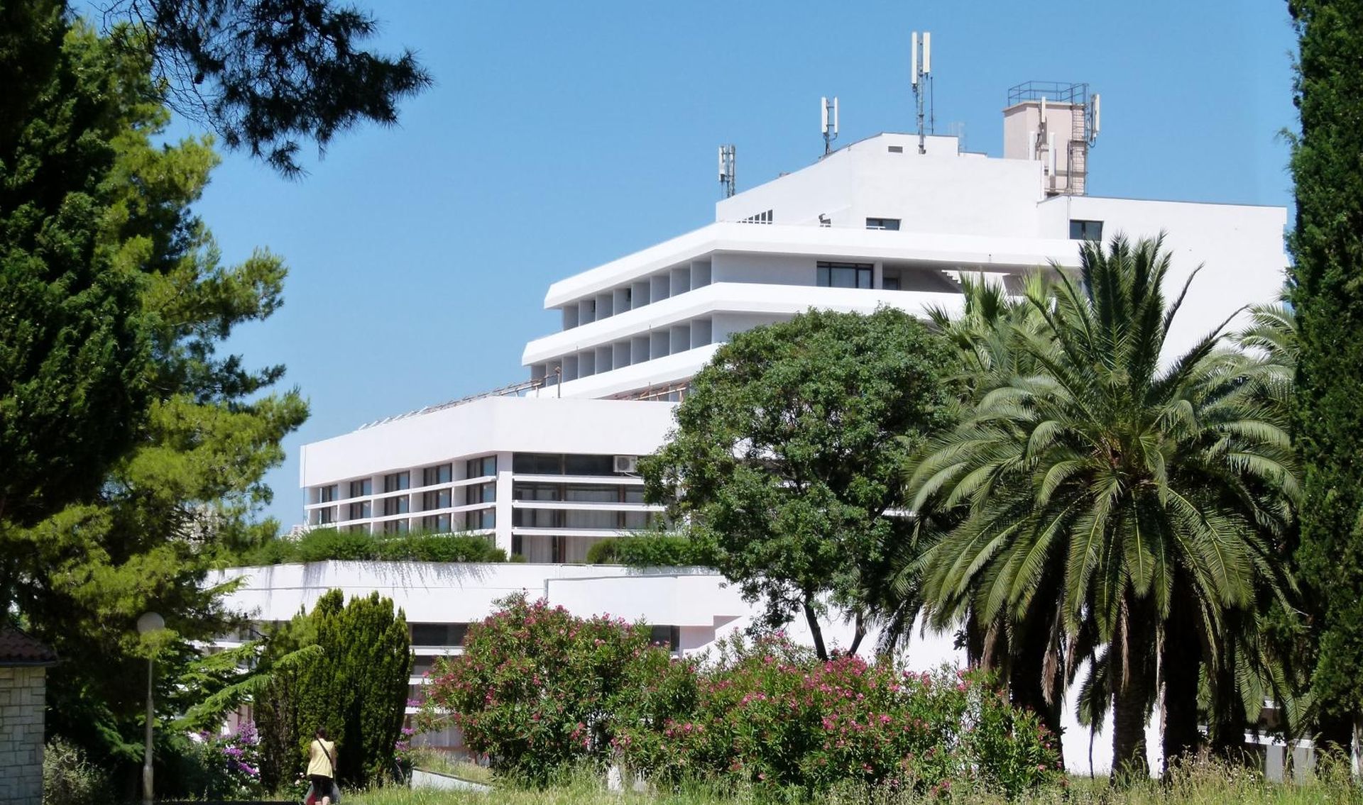02.07.2013., Split - Vojni objekt Hotel Zagreb na Duilovu koji se vec godinama bezuspjesno obnavlja mogao bi se izvrsno iskoristiti u turizmu. Obnovljeni dio.Photo: Ivana Ivanovic/PIXSELL