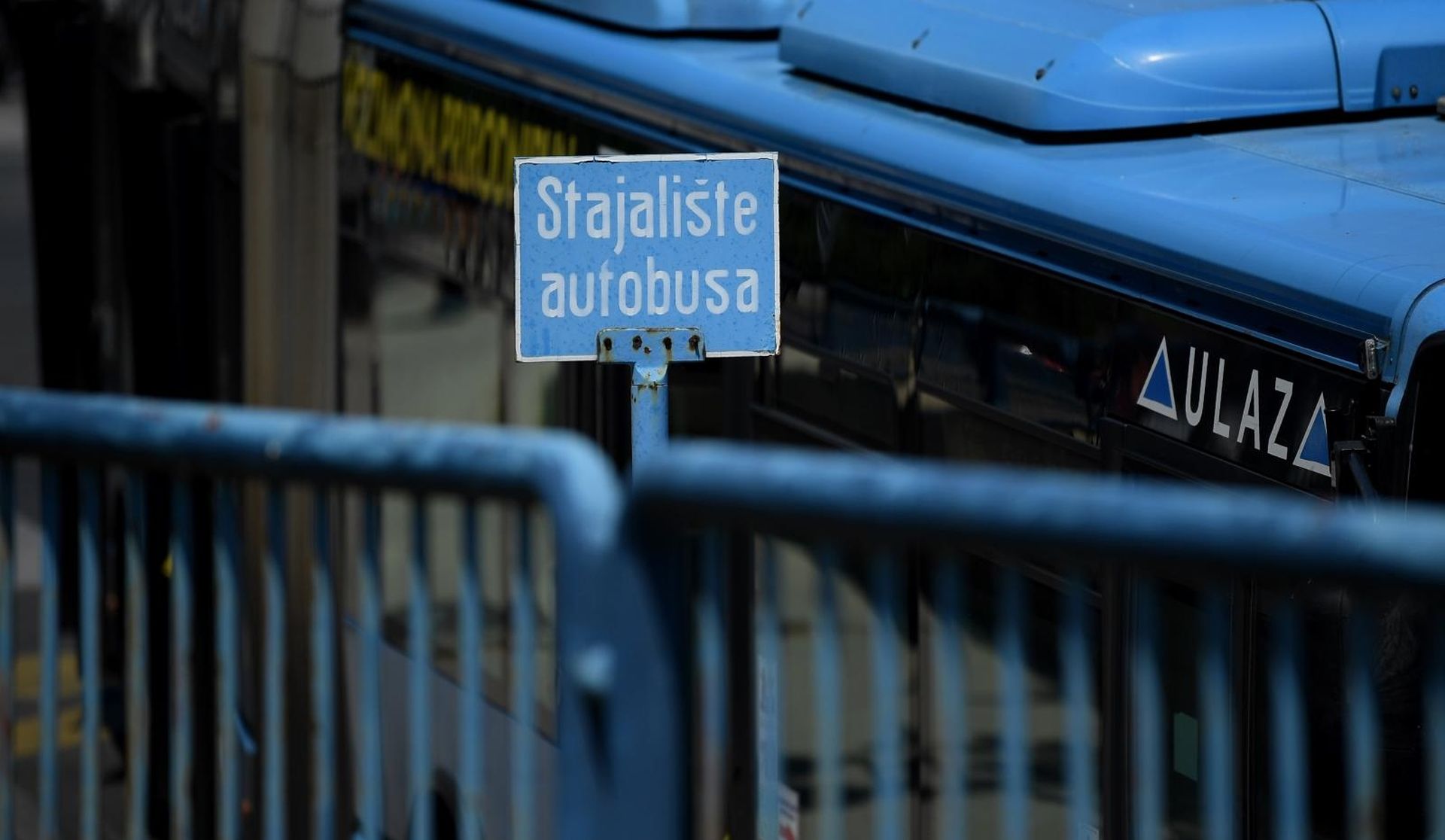 02.07.2019., Zagreb - ZET kupuje nove displeje za stajalista koja nisu opremljena, kako bi putnici mogli vidjeti kada dolazi tramvaj ili autobus. Svaki displej navodno bi trebao stajati oko 12000 kn a ZET ih za sada kupuje 16 komada. 

Photo: Marko Lukunic/PIXSELL