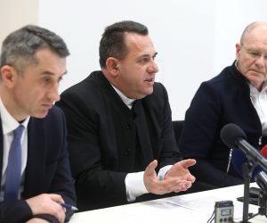 04.03.2020., Zagreb - U sjedistu HBK odrzana je konferencija za medije na kojoj je predstavljena Izjava Komisije Hrvatske biskupske konferencije Iustitia et pax o Odluci Ustavnoga suda Republike Hrvatske u svezi s ustavnoscu Zakona o udomiteljstvu. Zvomimir Ancic, Vladimir Dugalic, Nenad Hlaca Photo: Patrik Macek/PIXSELL