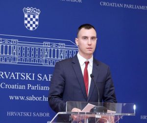 06.02.2020., Zagreb - Na konferenciji za medije Kluba zastupnika Nezavisne liste mladih odrzanoj u Saboru o temi: "Uvodjenje eura – je li Hrvatska spremna?" govorio je zastupnik Marin Skibola.
Photo: Patrik Macek/PIXSELL