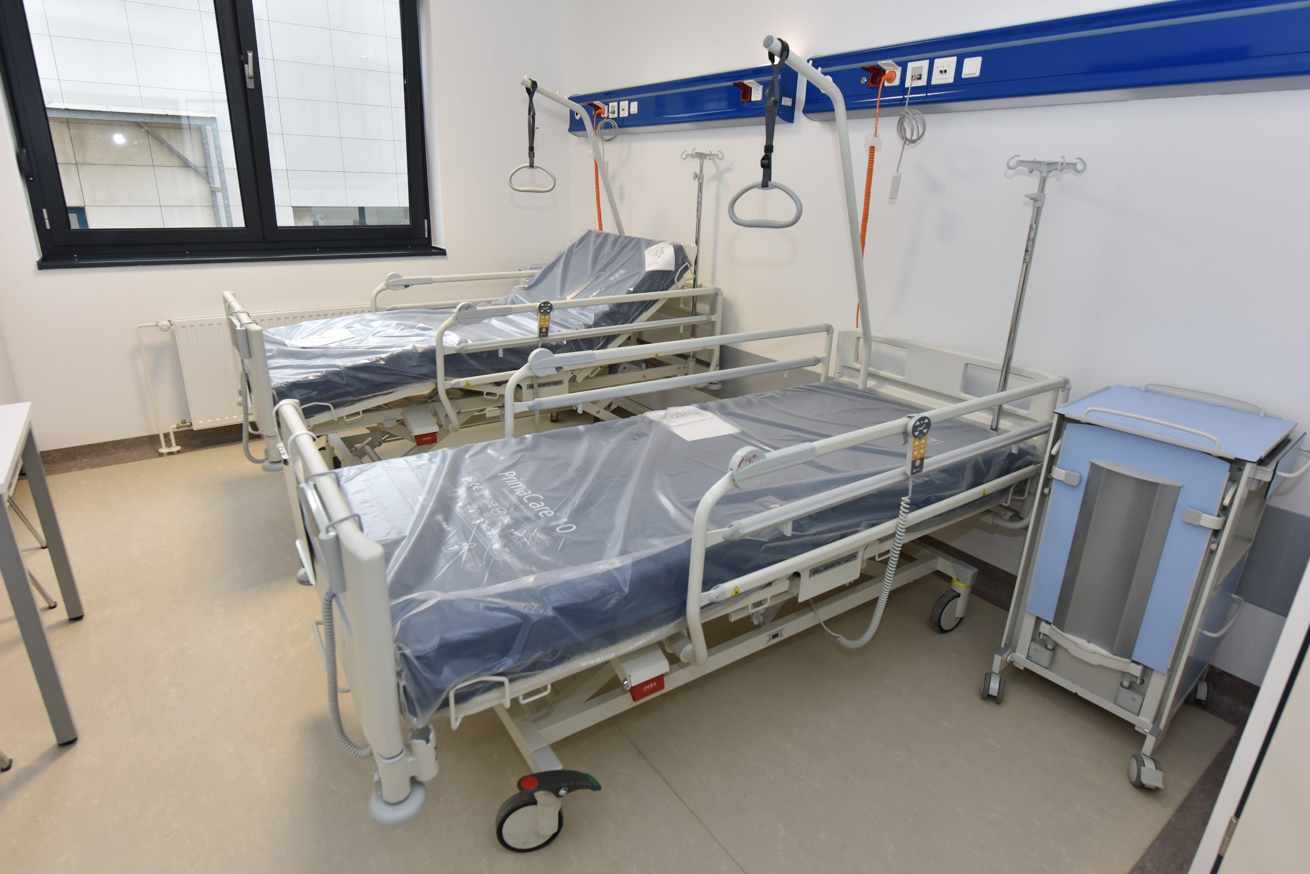 06.03.2020., Sibenik - U Sibeniku otvorena nova zgrade dnevne bolnice izgradjene u sklopu EU projekta „Poboljsanje pristupa dnevnoj bolnici oftalmologije i dermatologije i ostalim dnevnim bolnicama i jednodnevnim kirurgijama Opce bolnice Sibensko-kninske zupanije”. 
Ukupna vrijednost ovog projekta iznosi 46.414.521,75 HRK, od cega je  46.096.698,09 HRK bespovratnih sredstava. EU sufinanciranje projekta iznosi  39.182.193,38 HRK.
Photo: Hrvoje Jelavic/PIXSELL
