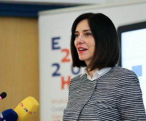 09.03.2020., Zagreb - Ministrica znanosti i obrazovanja Blazenka Divjak urucila je ugovore o dodjeli bespovratnih sredstava u sklopu Poziva "Razvoj, unapredjenje i provedba strucne prakse u visokom obrazovanju" iz Europskoga socijalnog fonda. Photo: Emica Elvedji/PIXSELL