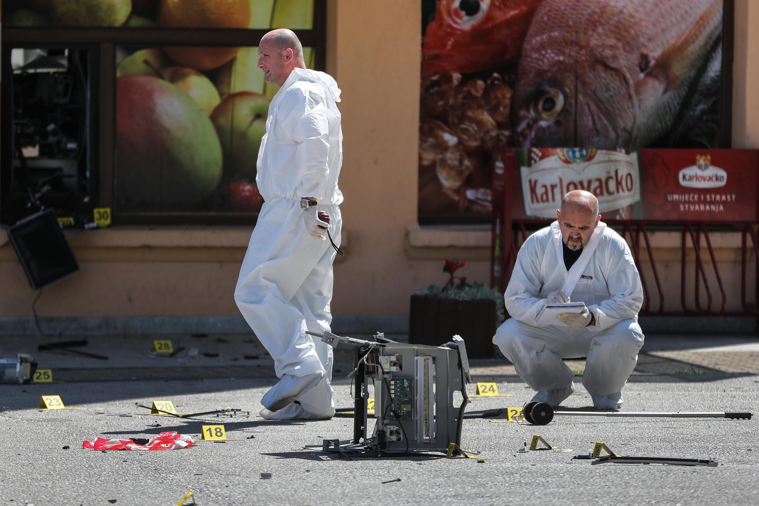 09.08.2019., Oroslavlje - Policija istrazuje mjesto eksplozije kojom je ostecen i opljackan bankomat u ulici Milana Prpica 28.
Photo: Jurica Galoic/PIXSELL