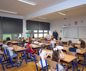 09.09.2019., Osnovna Skola Lapad, Dubrovnik - U dubrovackim osnovnim skolama danas je svecano obiljezen pocetak nove skolske godine. U prve razrede krenulo je 469 ucenika ili 26 vise nego lani.  
Photo: Grgo Jelavic/PIXSELL