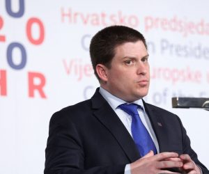 11.03.2020., Opatija - Ministar mora, prometa i infrastrukture Oleg Butkovic na konferenciji za medije u Hotelu Ambasador nakon zavrsetka Neformalnog sastanka ministara prometa EU-a (nadleznih za pomorstvo). Photo: Nel Pavletic/PIXSELL/EU2020HR