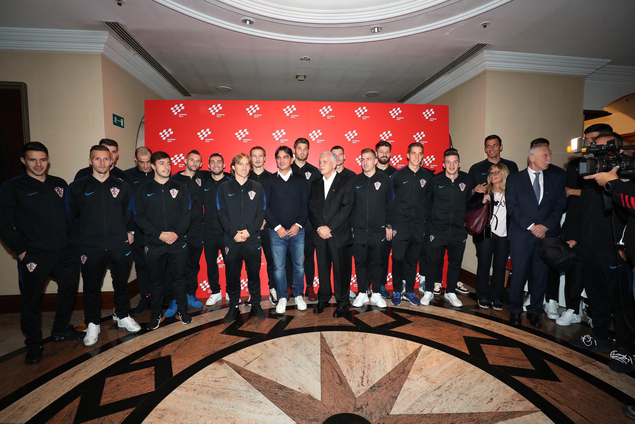 11.11.2019., Zagreb - U Kristalnoj dvorani hotela Westin odrzana je humanitarno-donatorska vecer zaklade Vatreno srce. Josip Brekalo, Mislav Orsic, Dominik Livakovic, Mile SKoric, Josip Juranovic, Marcelo Brozovic, Mateo Kovacic, Luka Modric, Tin Jedvaj, Zlatko Dalic, Josip Paladino, Duje Caleta Car, Borna Barisic, Dario Melnjak, Bruno Petkovic, Mario Pasalic, Karlo Bartolec, Lovre Kalinic, Iva Olivari, Boris Nemec Photo: Sanjin Strukic/PIXSELL