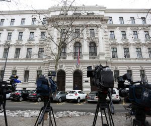 12.02.2015., Zagreb - Zupanijski sud u Zagrebu zaprimio je iza 9 sati dojavu o bombi. Prekinuti su svi sudski postupci u tijeku, te su djelatnici evakuirani iz zgrade suda, dok se ne provjeri dojava.
Photo: Borna Filic/PIXSELL