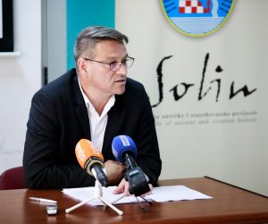 13.03.2020., Solin - Konferencija za medije gradonaclnika Solina Dalibora Nincevica o opremanju reciklaznog dvorista i najavi pocetka rada.
Dalibor Nincevic
Photo: Milan Sabic/PIXSELL