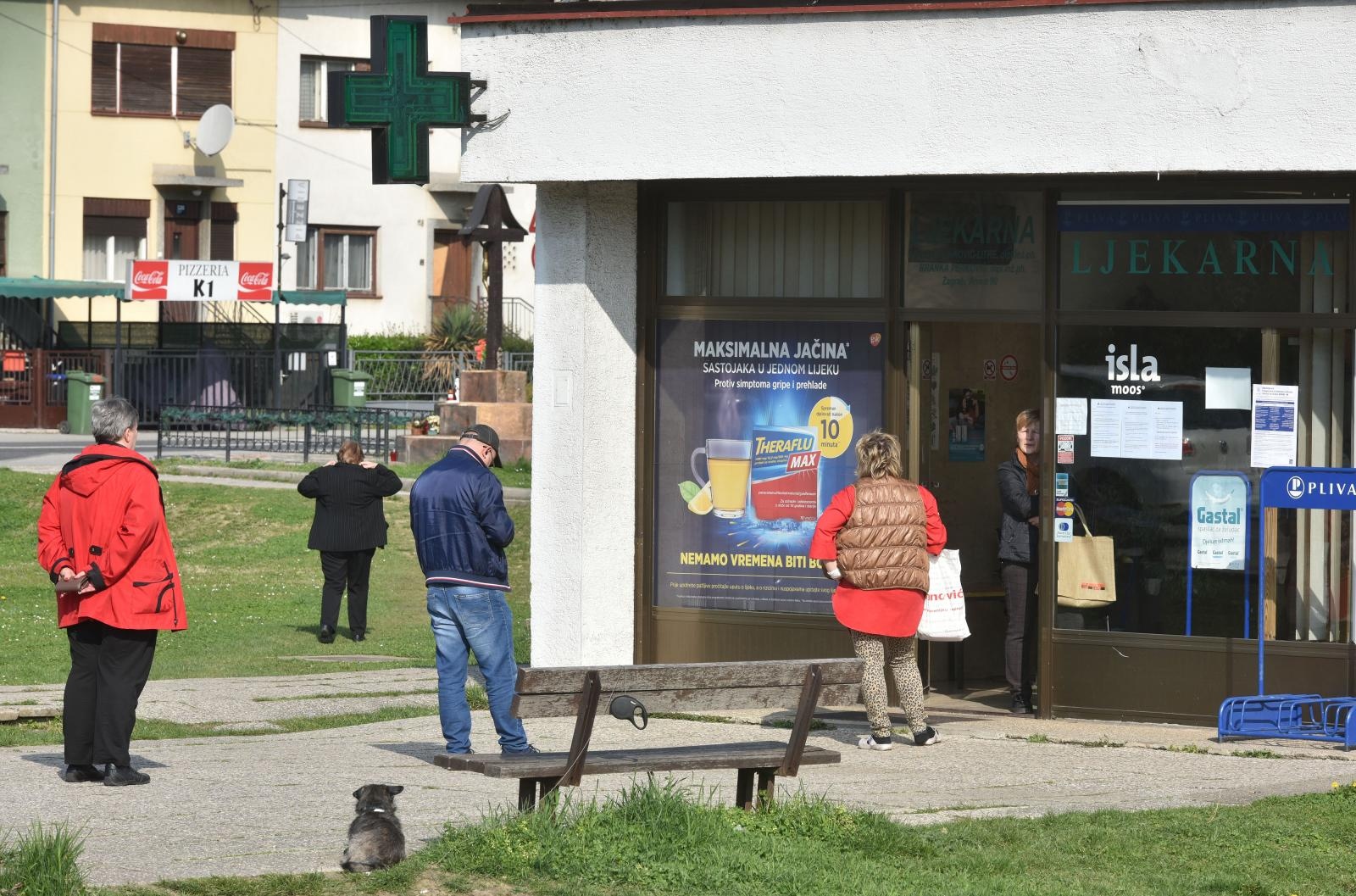 18.03.2020., Zagreb - Red ispred ljekarne u Rudesu gdje ljudi uredno drze propisani razmak izmedju sebe, a u ljekarnu ulaze jedan po jedan.
Photo: Davorin Visnjic/PIXSELL