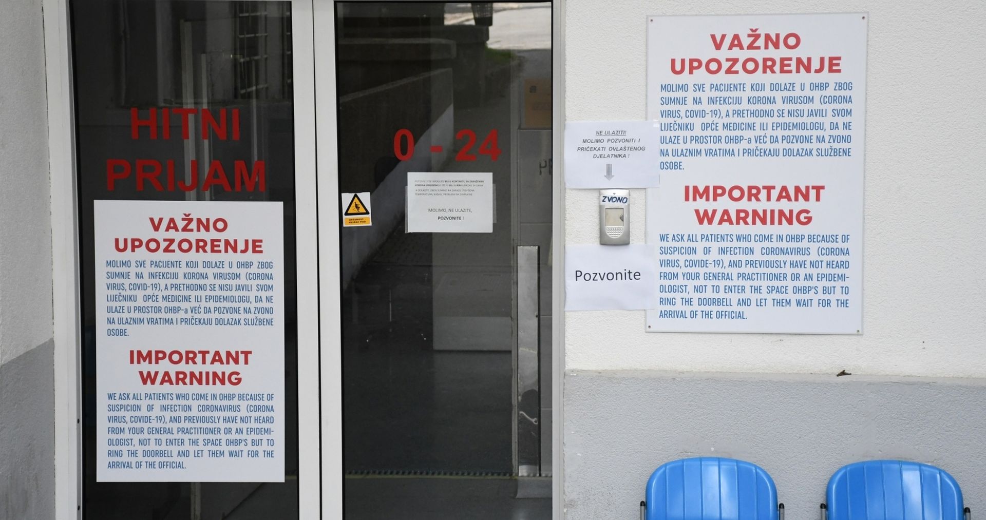 18.03.2020., Bjelovar - Ulaskom u trecu fazu borbe protiv koronavirusa bjelovarska Opca bolnica poduzela je i dodatne mjere, a to podrazumijeva zabranu bespotrebnog ulaska u zgradu Opce bolnice, dakle jedino se uzimaju hitni slucajevi koji mogu uci. Medicinska sestra na ulasku kontrolira razlog posjeta bolnici.   
Photo:Damir Spehar/PIXSELL