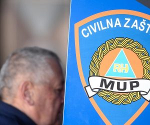 20.03.2020., Dvorana Arena, Zagreb - Nacionalni stozer civilne zastite postavlja krevete za oboljele od korona virusa u dvorani Arene Zagreb.Photo: Marko Prpic/PIXSELL