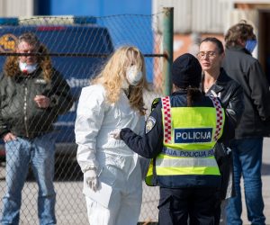 22.3.2020., Grobnik - U hangaru na Kikovici osiguran prijem i popis svih osoba koje dolaze iz Zagreba, a koje zbog u potresu ostecenih stanova dolaze u svoje vikendice ili druge objekte u PGZ. Osobe moraju dati svoje podatke i podatke o adresi gdje namjeravaju boraviti. Osobama ce se izreci mjera samoizolacije u trajanju od 14 dana i ne smiju u tom periodu napustati objekt. Njima se izdaje rjesenje s kojim moze na otoke ili drugu lokaciju na Kvarneru ili Gorskom kotaru. Photo: Nel Pavletic/PIXSELL
