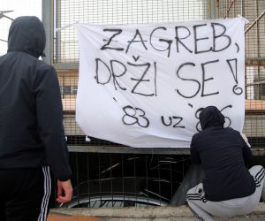 22.03.2020., Sibenik - Poruku potpore Zagrebu kojega je pogodio strasan potres izrazili su Sibenski funcuti transparentom "Zagreb, drzi se".
Photo: Dusko Jaramaz/PIXSELL