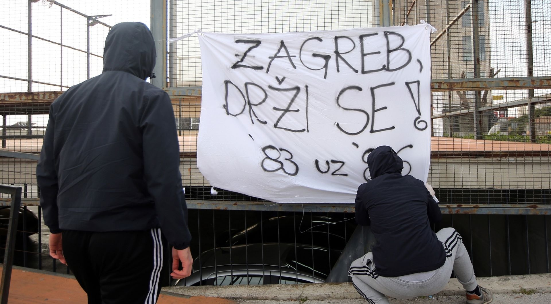22.03.2020., Sibenik - Poruku potpore Zagrebu kojega je pogodio strasan potres izrazili su Sibenski funcuti transparentom "Zagreb, drzi se".
Photo: Dusko Jaramaz/PIXSELL
