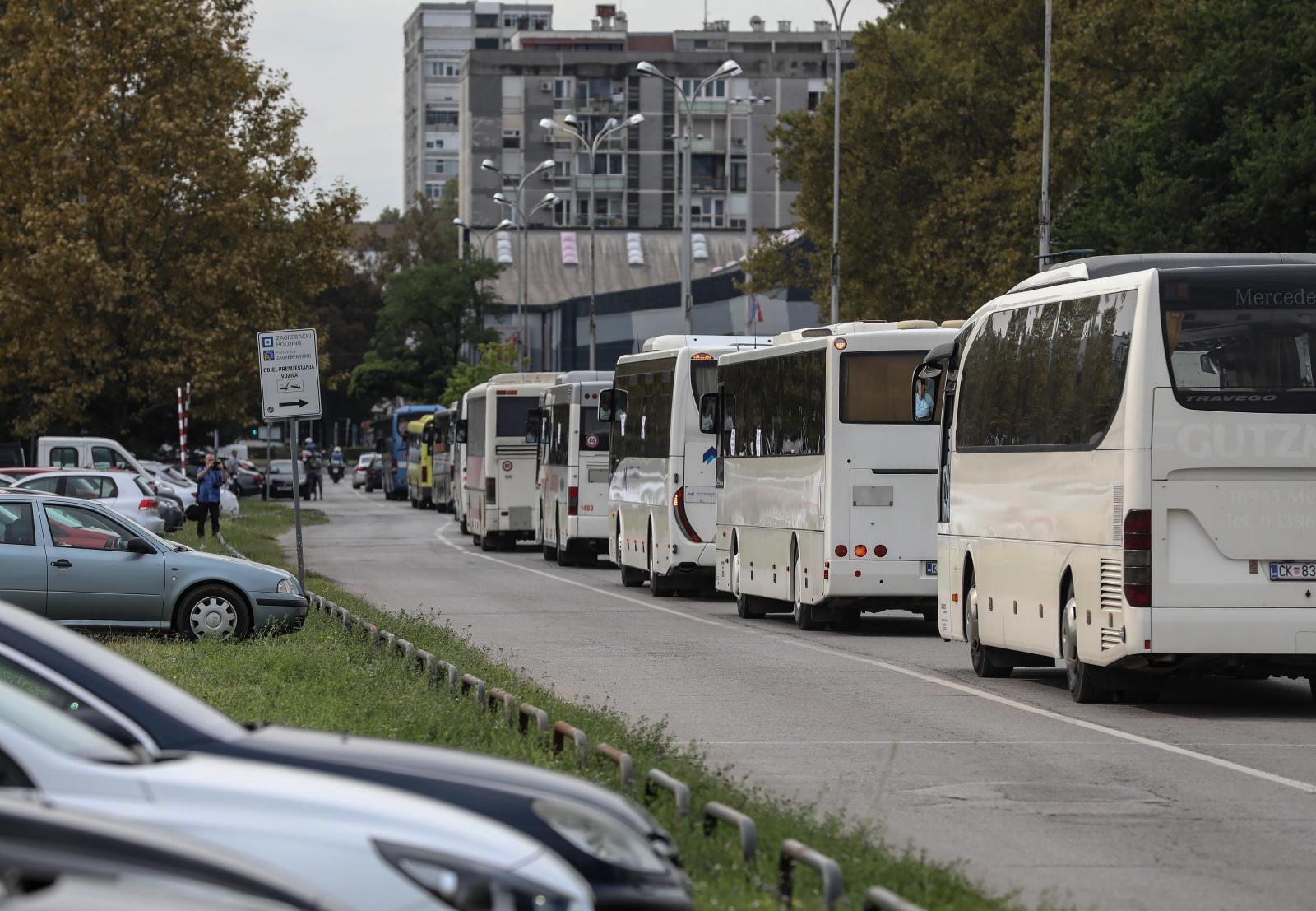 23.08.2019,Zagreb - Prosvjedna voznja vozaca javnolinijskog prijevoza krenula je s parkiralista kod Zagrebacko velesajma prema Ministarstvu mora, prometa i veza. Photo: Jurica Galoic/PIXSELL