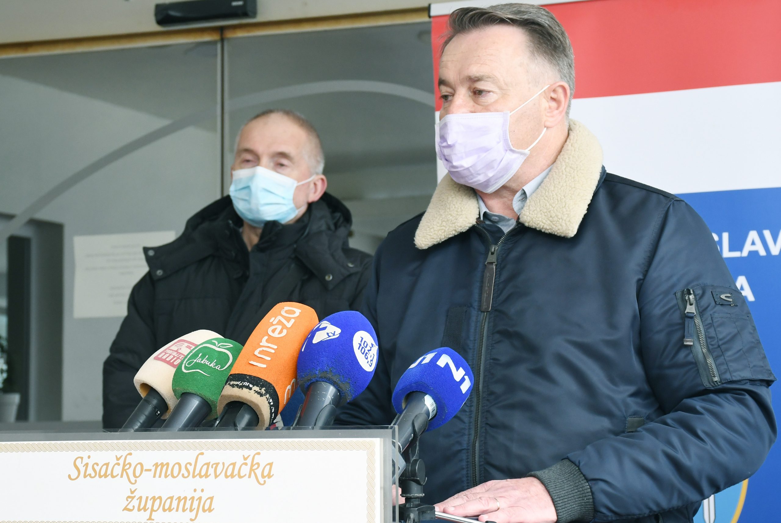 24.03.2020., Sisak – Sisacko-moslavacki zupan Ivo Zinic i zamjenik sisacko-moslavackog zupana i nacelnik Stozera civilne zastite SMZ Roman
 Rosavec na konferenciji za medije govorili su o stanja s  koronavirusom COVID-19 u Zupaniji.
Photo: Nikola Cutuk/PIXSELL
