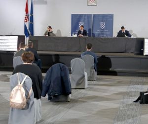 25.03.2020., Zagreb - Sabor je 16. sjednicu nastavio raspravom o Konacnom prijedlogu zakona o dopunama Zakona o elektronickim komunikacijama. Nakon skoro trideset godina Sabor, zbog potresa koji je pogodio Zagreb i u kojem je ostecena saborska zgrada, ponovno zasjeda u povijesnoj zgradi Ine u kojoj je donesena odluka o neovisnosti Republike Hrvatske. Takodjer, zbog opasnosti od sirenja koronavirusa uvedene su posebne mjere i ogranicen je broj zastupnika na sjednici. Photo: Patrik Macek/PIXSELL