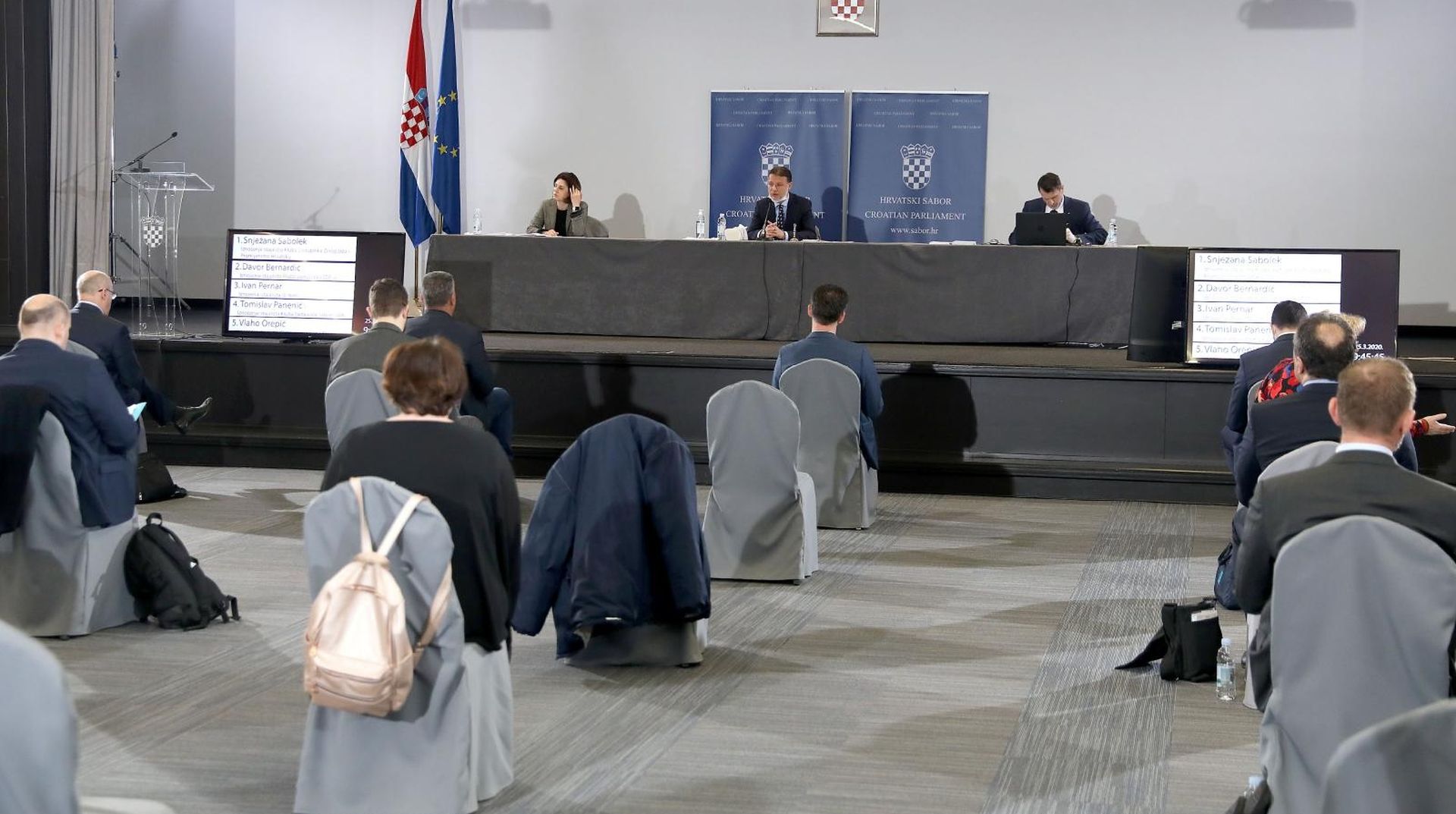 25.03.2020., Zagreb - Sabor je 16. sjednicu nastavio raspravom o Konacnom prijedlogu zakona o dopunama Zakona o elektronickim komunikacijama. Nakon skoro trideset godina Sabor, zbog potresa koji je pogodio Zagreb i u kojem je ostecena saborska zgrada, ponovno zasjeda u povijesnoj zgradi Ine u kojoj je donesena odluka o neovisnosti Republike Hrvatske. Takodjer, zbog opasnosti od sirenja koronavirusa uvedene su posebne mjere i ogranicen je broj zastupnika na sjednici. Photo: Patrik Macek/PIXSELL