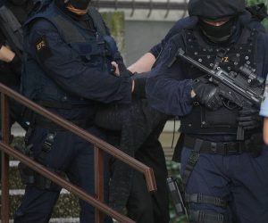 25.05.2018., Zagreb - Policija je u jutarnjim satima zaprimila dojavu o pucnjavi u Sisicevoj ulici u Utrini. Na teren je izasla i specijalna policija. Muskarac koji je pucao kroz prozor prema djecjem vrticu uhicen je nesto prije 14 sati. 

Photo: Zarko Basic/PIXSELL