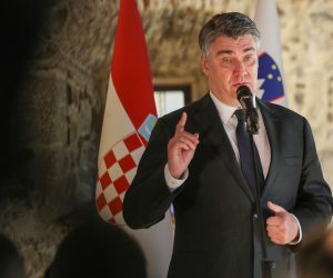 27.02.2020., Otocec ob Krki, Slovenija - Predsjednik Republike Hrvatske Zoran Milanovic susreo se sa Borutom Pahorom, predsjednikom Republike Slovenije. Nakon radnog rucka i razgovora odrzali su zajednicku konferenciju za medije. Photo: Robert Anic/PIXSELL