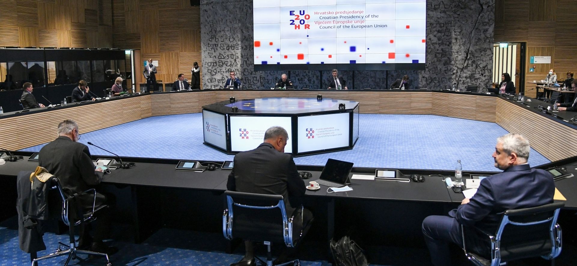 27.03.2020., Zagreb - U Nacionalnoj i sveucilisnoj knjiznici odrzana je tematska sjednica Gospodarsko-socijalnoga vijeca. Tema sjednice je uspostava socijalnoga dijaloga zbog razmjene misljenja medju socijalnim partnerima oko utjecaja epidemije koronavirusa (COVID-19) na gospodarsku situaciju u Hrvatskoj s naglaskom na mjere pomoci hrvatskom gospodarstvu u ocuvanju radnih mjesta i gospodarske aktivnosti. Photo: Josip Regovic/PIXSELL