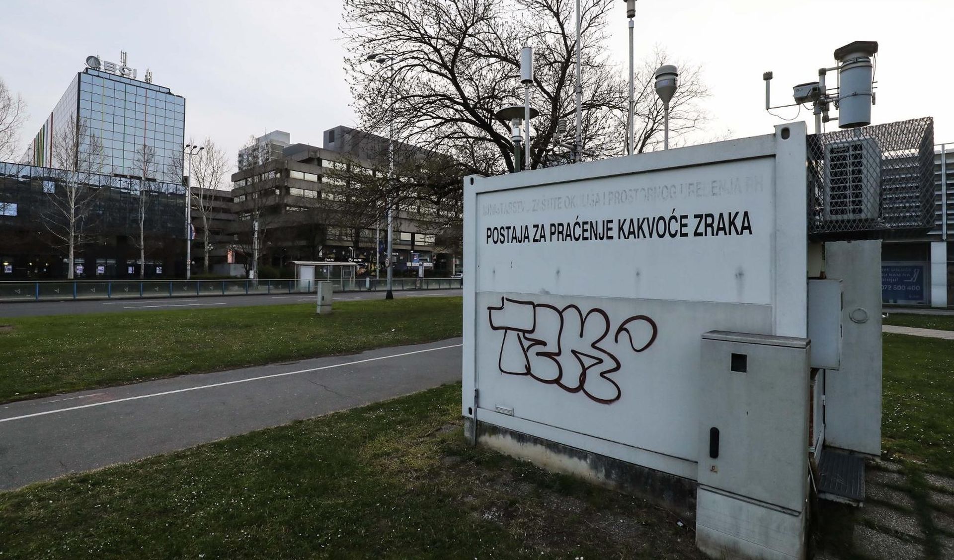 27.03.2020,Zagreb -  Mjerna postaja za mjerenje kakvoce zraka na krizanju Miramarske ceste i Vukovarske avenije.
Photo: Jurica Galoic/PIXSELL