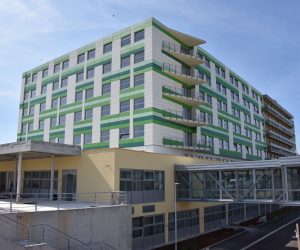 27.09.2019., Pula - Nakon radnog dijela 17. sjednice Povjerenstva za pracenje i realizaciju projekta nove bolnice u Puli ciji je predsjednik drzavni tajnik Ministarstva zdravstva prim. Zeljko Plazonic, obisli su gradiliste  u pratnji ravnateljice Irene Hrstic, te  zamjenika zupana koji obnasa funkciju zupana Fabrizio Radin i gradonacelnik Boris Miletica.
Photo: Dusko Marusic/PIXSELL