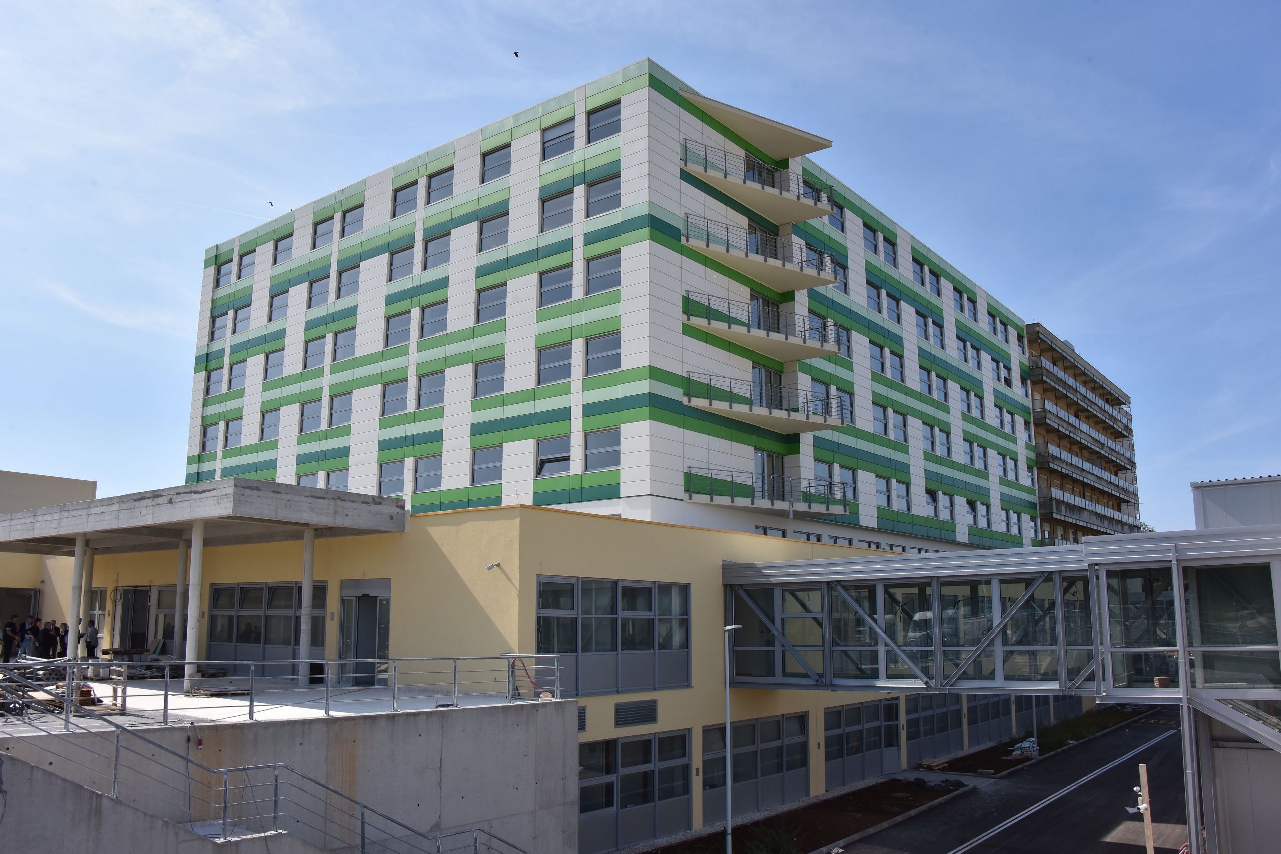 27.09.2019., Pula - Nakon radnog dijela 17. sjednice Povjerenstva za pracenje i realizaciju projekta nove bolnice u Puli ciji je predsjednik drzavni tajnik Ministarstva zdravstva prim. Zeljko Plazonic, obisli su gradiliste  u pratnji ravnateljice Irene Hrstic, te  zamjenika zupana koji obnasa funkciju zupana Fabrizio Radin i gradonacelnik Boris Miletica.
Photo: Dusko Marusic/PIXSELL