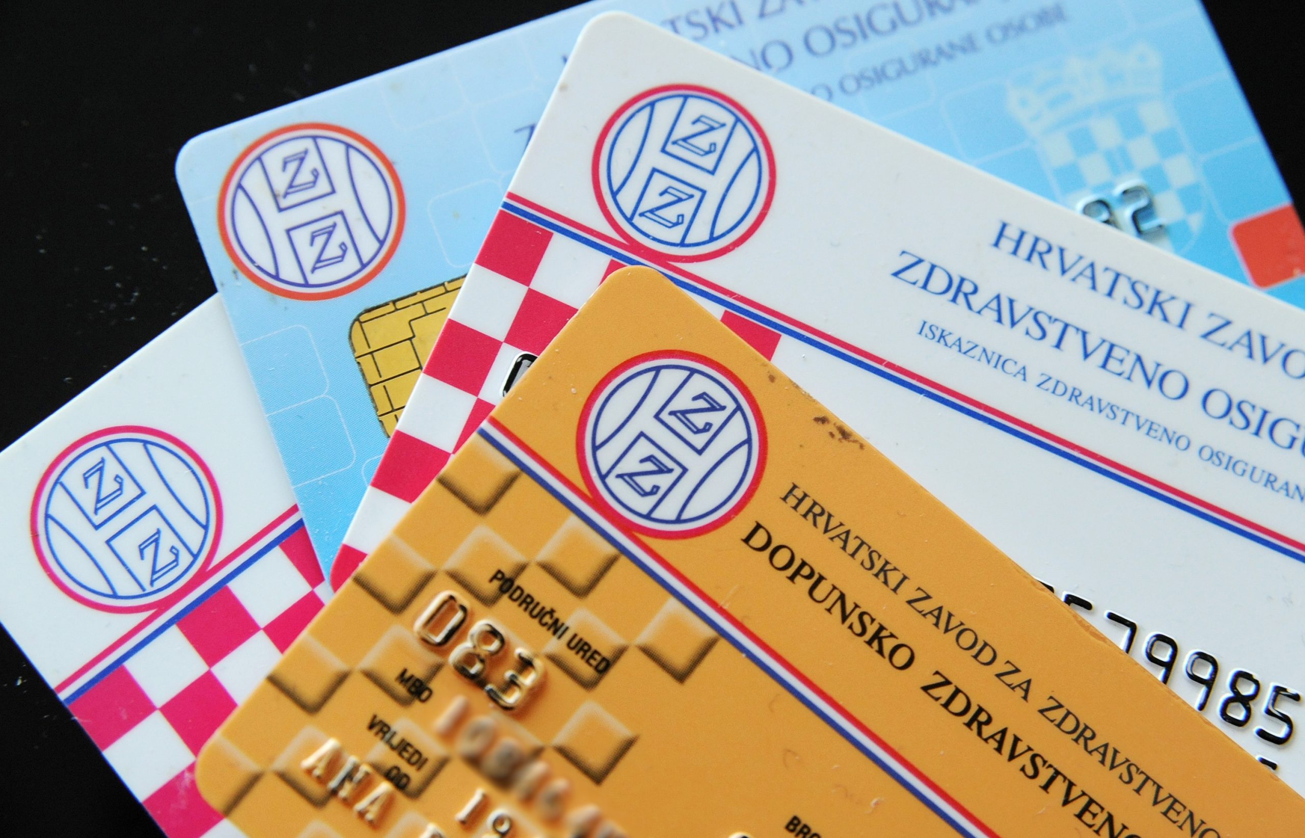 31.03.2015., Sibenik - Zdravstvena iskaznica i kartica dopunskog osiguranja. 
Photo: Dusko Jaramaz/PIXSELL
