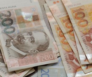 29.01.2015., Sibenik - U dvije odvojene akcije policijski sluzbenici odjela za droge zaplijenili su vecu kolicinu droge, heroina te marihuane koja na crnom trzistu vrijedi vise od pola milijuna kuna. Na   konfereciji za medije u PU Sibenik medijima su se obratili Ivica Kostanic, Zdravko Sedlar i Andjelo Klaric. 
Photo: Hrvoje Jelavic/PIXSELL