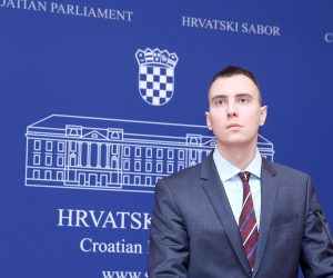 Zagreb: Zastupnik Marin Škibola održao je u Saboru konferenciju za medije 30.01.2019., Zagreb - Zastupnik Marin Skibola odrzao je u Saboru konferenciju za medije na kojoj je govorio o stanju u hrvatskom pravosudju.
Photo: Patrik Macek/PIXSELL