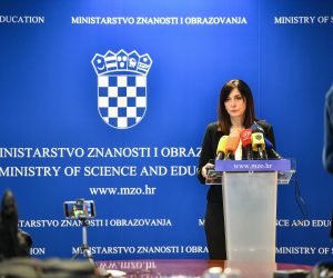 Zagreb: Ministrica Divjak na izvanrednoj konferenciji o lažnim diplomama 31.01.2019., Zagreb-  Ministrica znanosti i obrazovanja  Blazenka Divjak odrzala je izvanrednu konferenciju za medije povodom otkrica dvije lazne diplome.
Photo: Sandra Simunovic/PIXSELL
