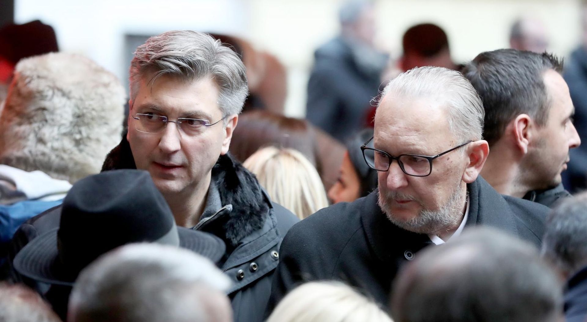 31.12.2019., Zagreb - Na zagrebackoj spici Andrej Plenkovic u drustvu Davora Bozinovica i prijatelja popio kavu u popularnom kaficu Buldog. Photo: Sanjin Strukic/PIXSELL