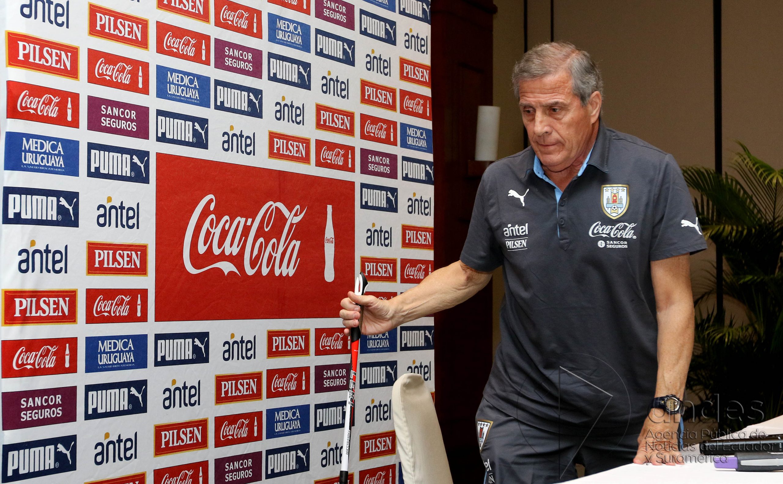Guayaquil, 11 de nov. del 2015 (Andes).-Oscar Tabárez DT. de la selección uruguaya durante la rueda de prensa que ofrecieron en Guayaquil.
Foto:César Muñoz/Andes